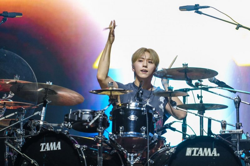 Gunil of Xdinary Heroes Leaves Group, JYP Terminates Contract