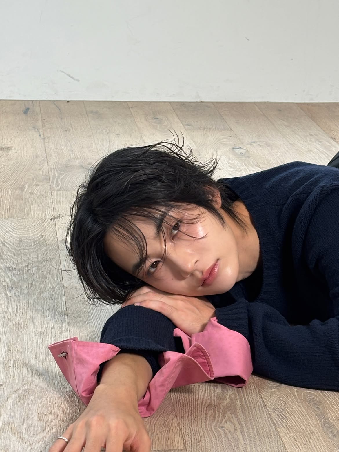 Jeonghan styled by ELLE Japan.